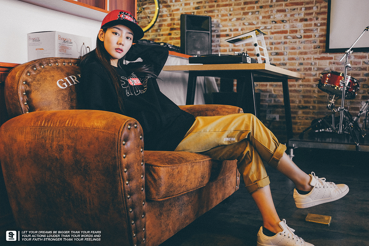 STRETAG秋季新款黑色滑板图案圆领Skate Dream套头卫衣