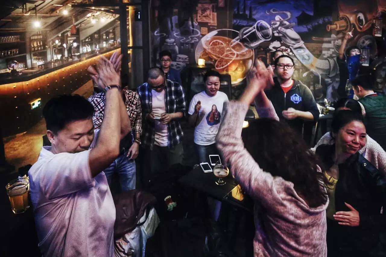 珠海涂鸦 【雾点原创涂鸦】珠海发条橙子livehouse酒吧