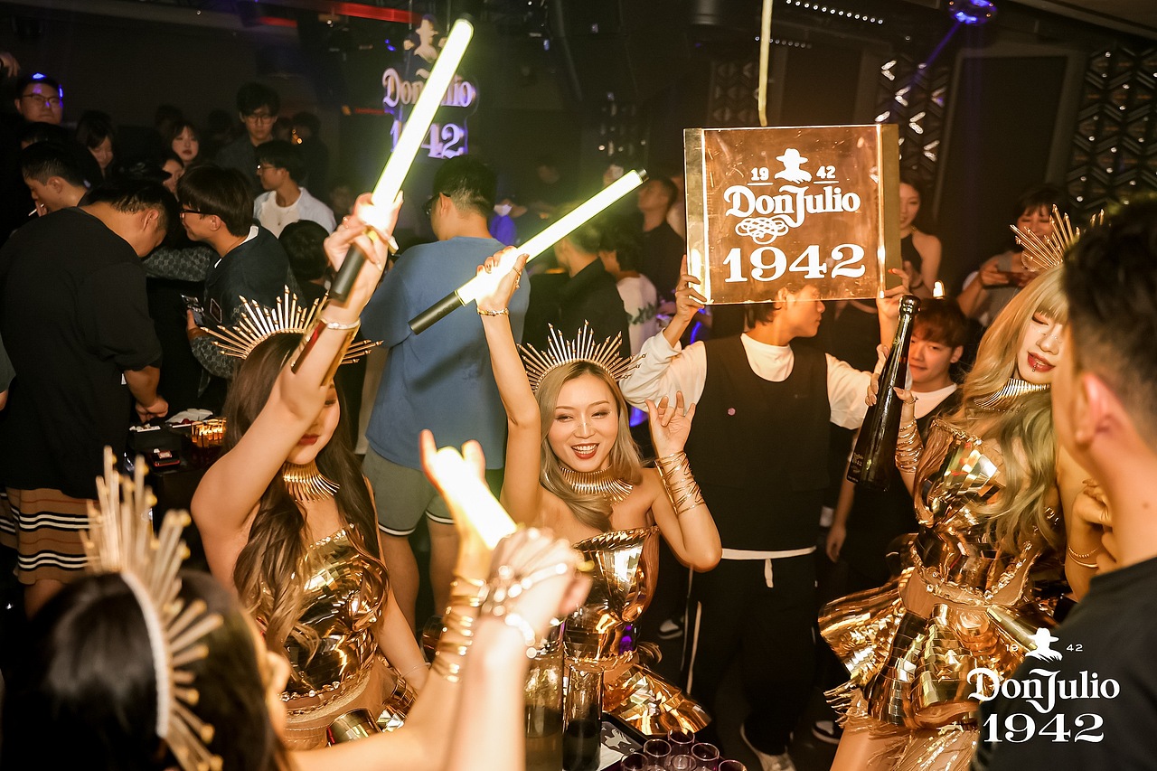 这叫美女如云吧