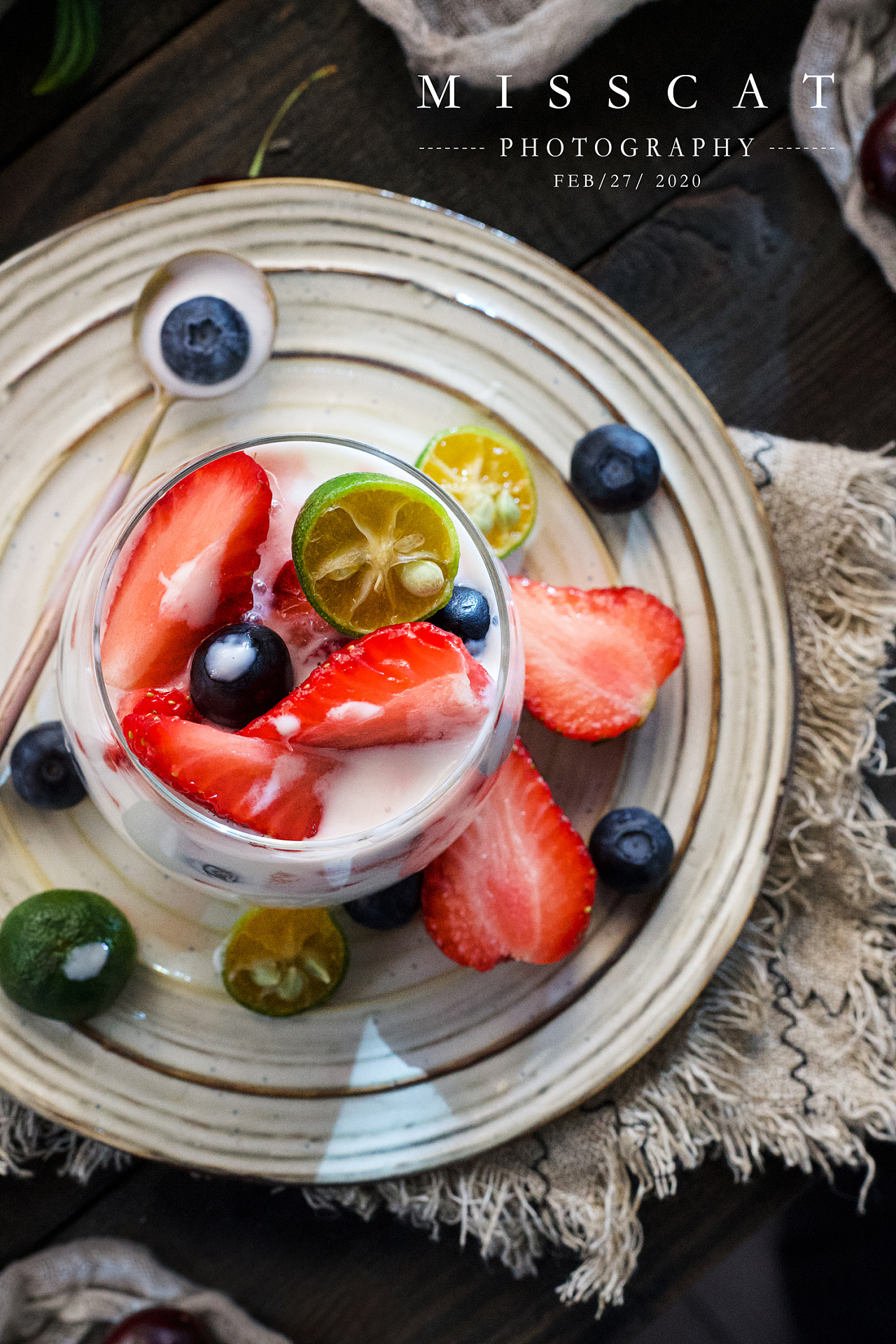 酸奶草莓的做法_【图解】酸奶草莓怎么做如何做好吃_酸奶草莓家常做法大全_tete的一切_豆果美食