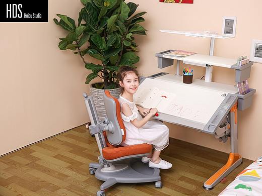 儿童课桌场景图白底图静物图拍摄