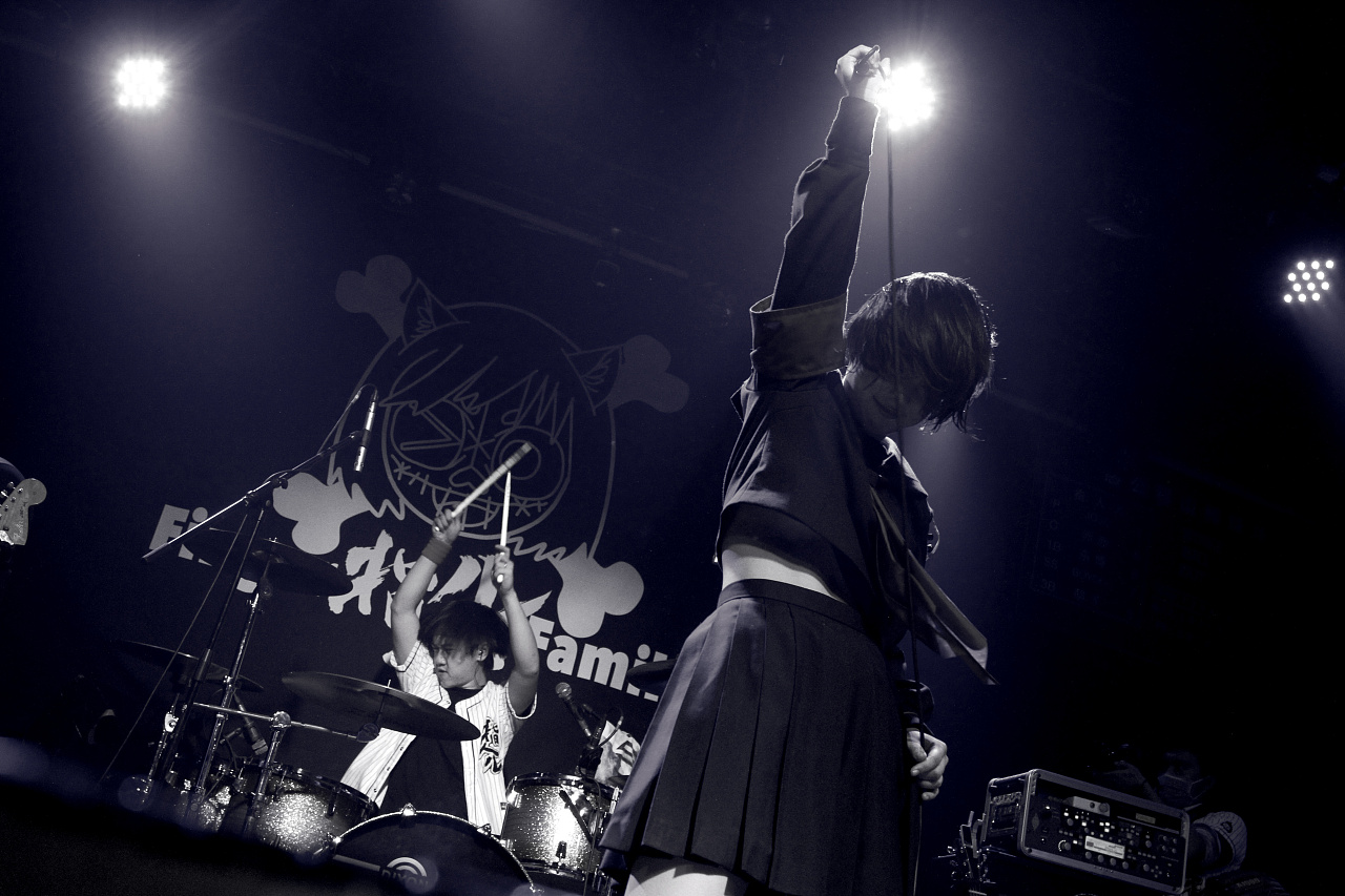 指人儿live house乐队现场