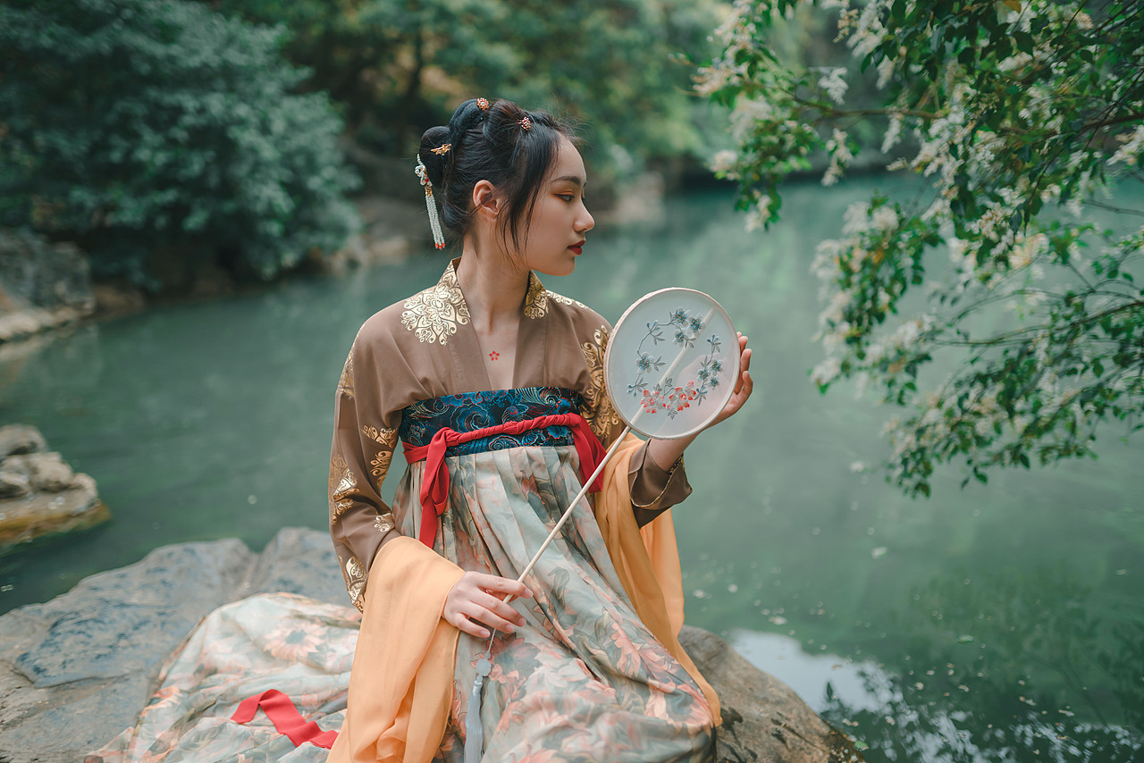 2020.3.15廣西柳州龍?zhí)豆珗@漢服（圖ZMjAyNzg2MjAw） - 人像攝影 - 站酷設(shè)計師陳璐柳州攝影師原創(chuàng)素材 - 站酷ZCOOL