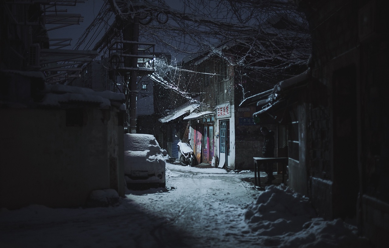 这么热的天,来点清凉的雪花吧,拍摄于南京老城区的雪夜南京/平面设计