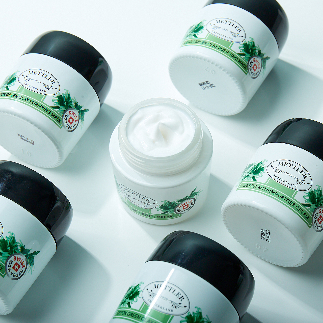 「护肤品和那些花花草草」（图ZMjU1MDYwMDYw） - 产品摄影 - 站酷设计师痞菜原创素材 - 站酷ZCOOL