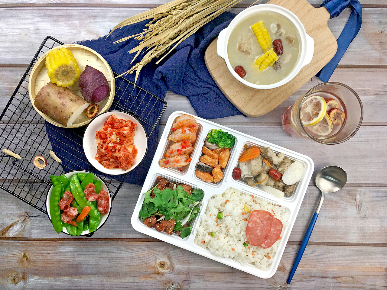 一食千百团餐配送菜品摄影活动海报（图ZMTQxMTE2NDg0） - 海报 - 站酷设计师803art原创素材 - 站酷ZCOOL