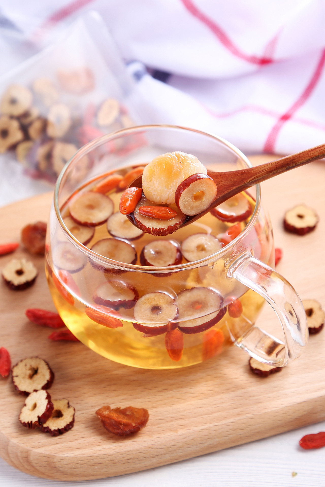 桂圆红枣枸杞茶（花茶组合系列）（图ZOTYwNTk2MjQ=） - 产品摄影 - 站酷设计师手可摘星陈同学原创素材 - 站酷ZCOOL
