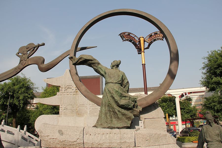 大雁塔广场的城市雕塑