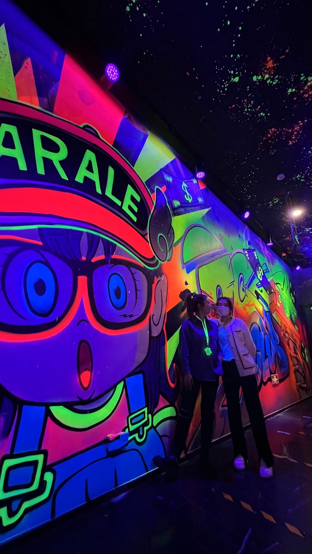 【首发】北京三里屯OG club酒吧荧光涂鸦创作