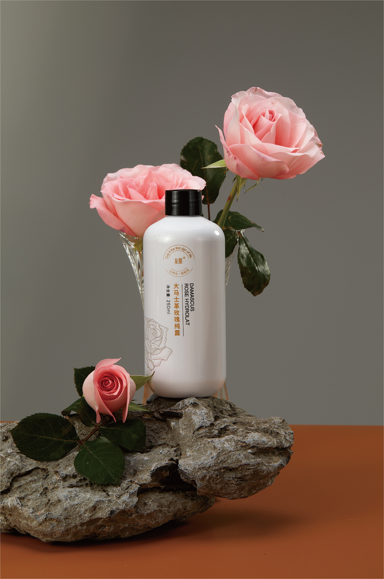 玫瑰纯露，产品摄影（图ZMjM0MDQ3OTMy） - 产品摄影 - 站酷设计师风吹白衬衫原创素材 - 站酷ZCOOL