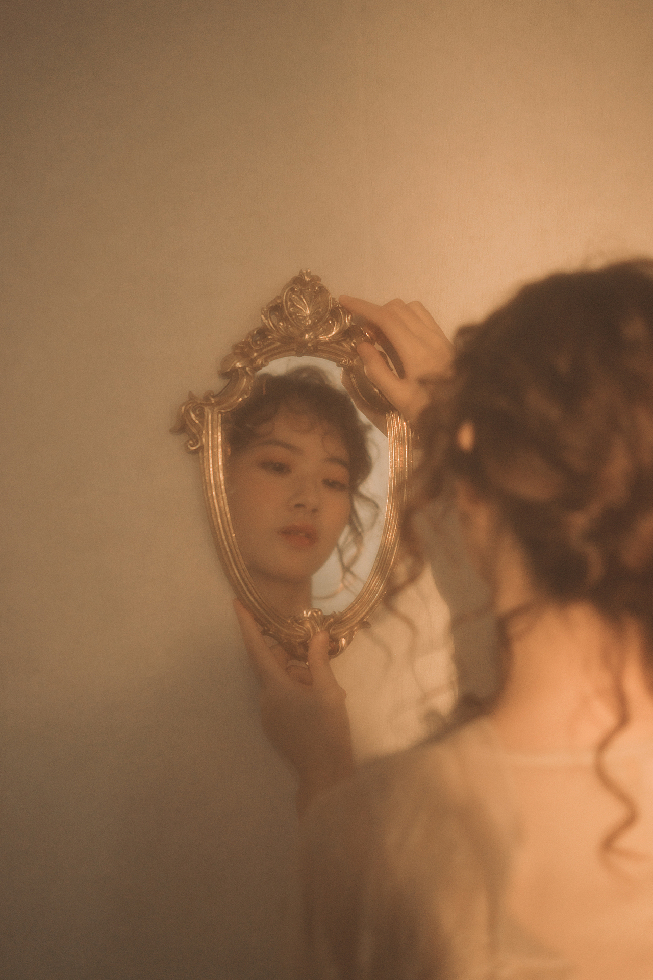 美到发光的油画少女（图ZMjYwOTcwMzY0） - 人像摄影 - 站酷设计师摄影师周舒蔓原创素材 - 站酷ZCOOL