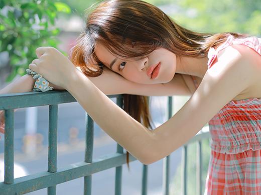 藏在绿色里偷看夏天