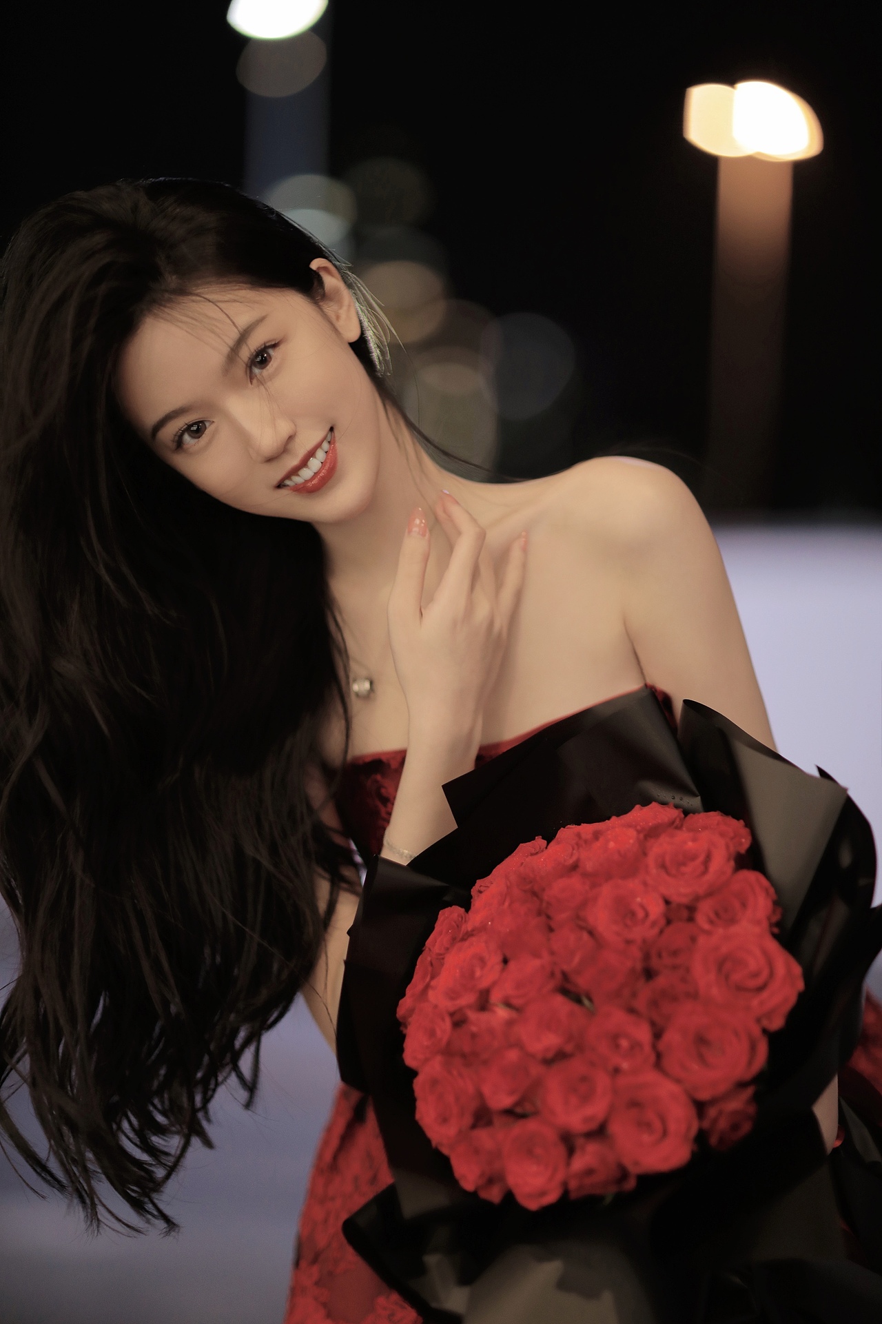 不止玫瑰有爱意（图ZMjg1NDY4OTEy） - 人像摄影 - 站酷设计师萌又三岁原创素材 - 站酷ZCOOL