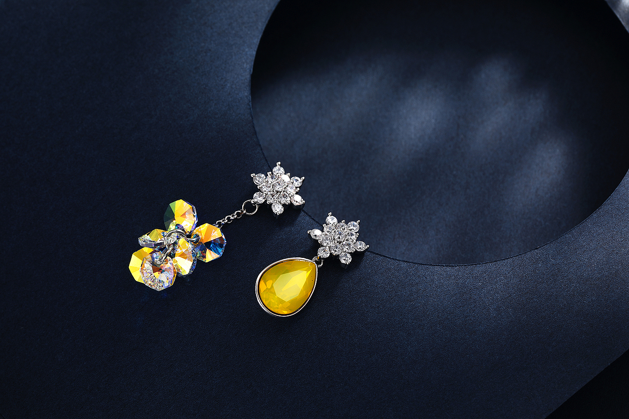 蓝背景首饰场景耳钉项链摄影场景施华洛世奇