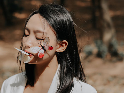 云天收夏色，木叶动秋声