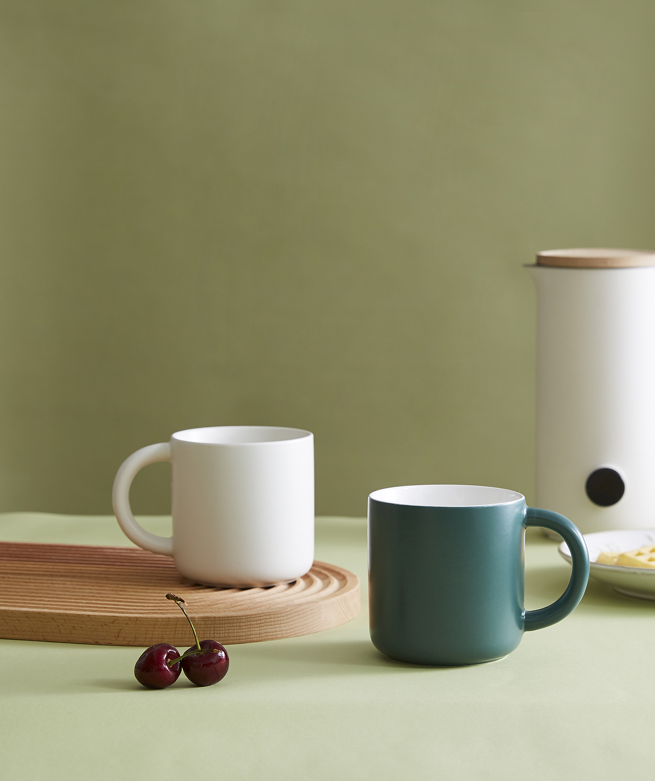 白绿双色圆润马克杯