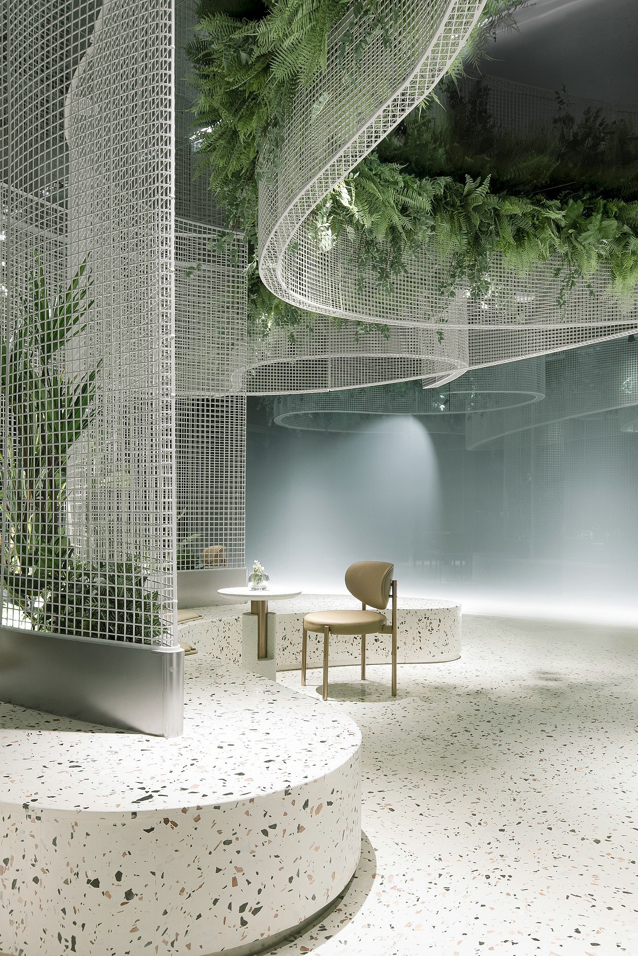 水上的白色花园 / 超现实主义咖啡馆打造城市记忆封面