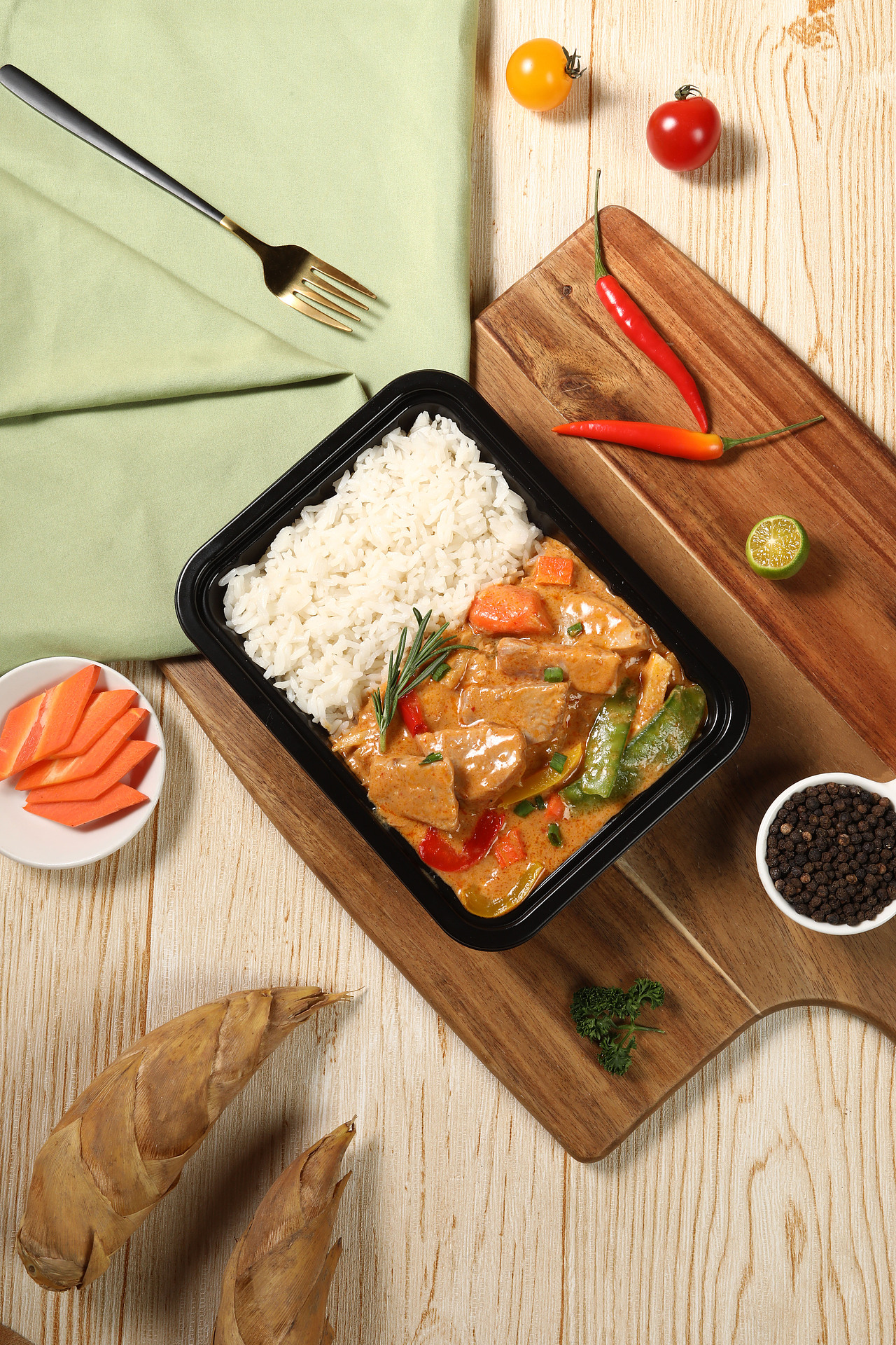 速食咖喱饭，凉皮拍摄（图ZMjkxMjAwOTQw） - 产品摄影 - 站酷设计师唯薇安A原创素材 - 站酷ZCOOL