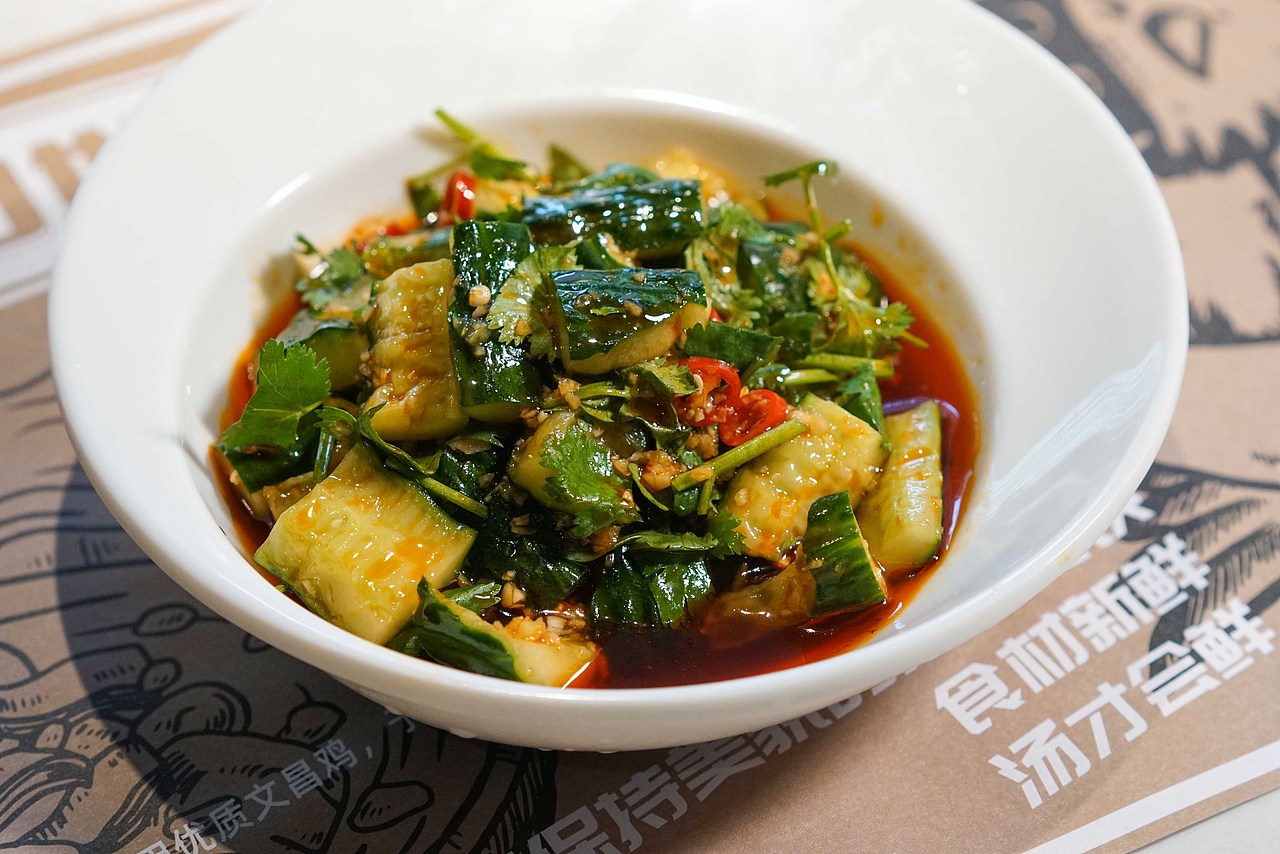 汤人街猪肚鸡火锅—— 一场欢喜冤家的市井汤人文化