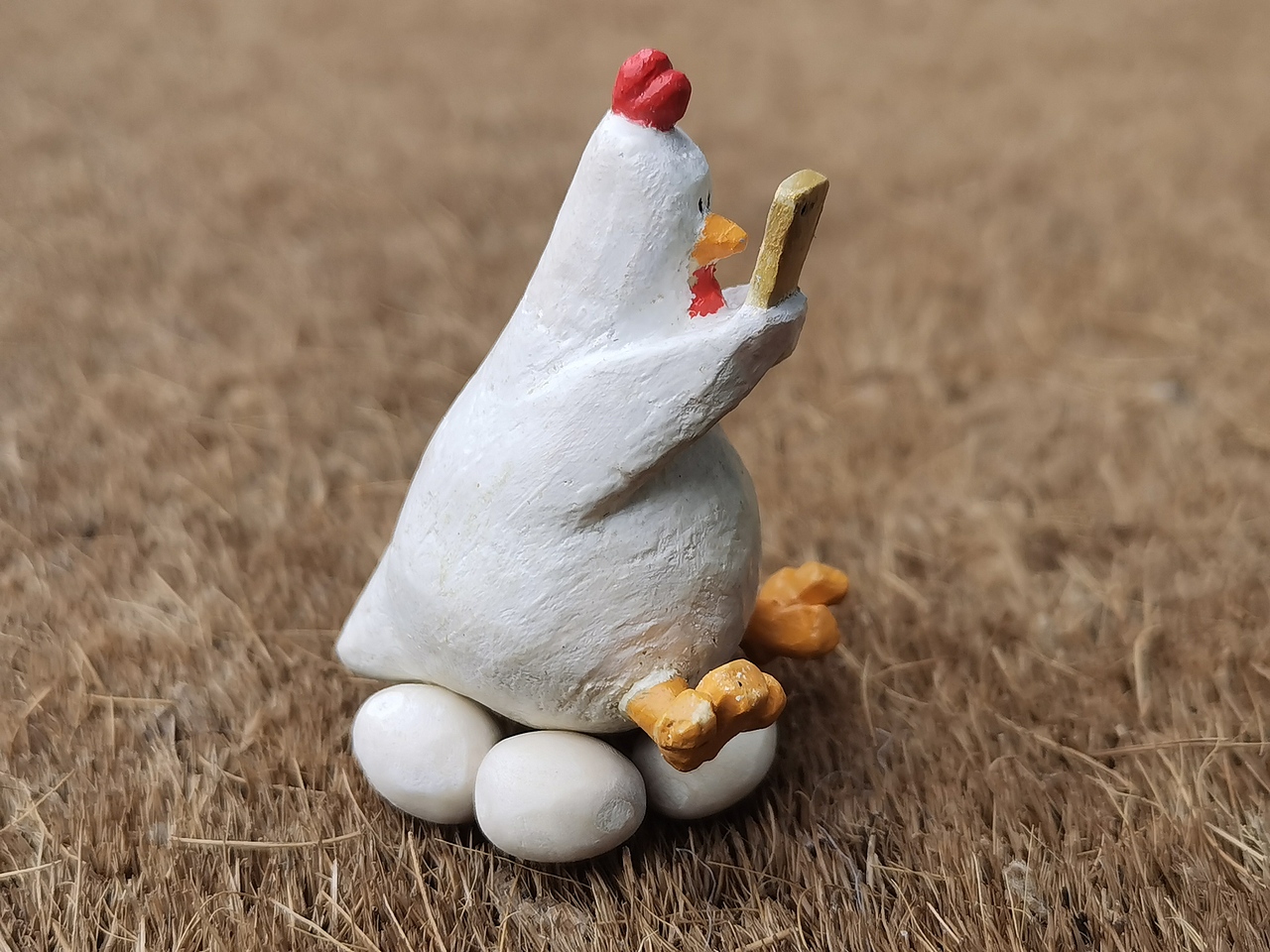 创意木雕“手机狂热”——当动物们也玩起了手机