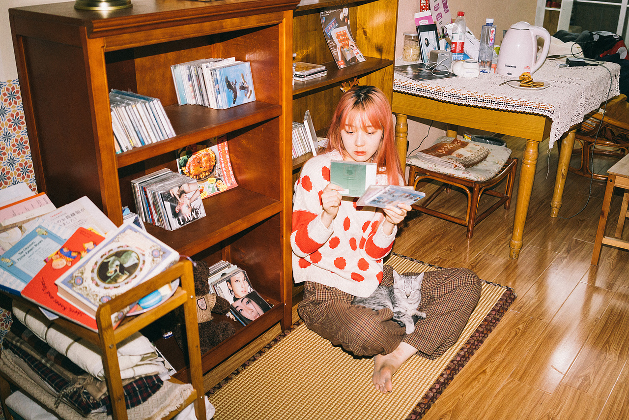 “周末在家当废物的感觉真的好幸福啊啊啊啊啊”