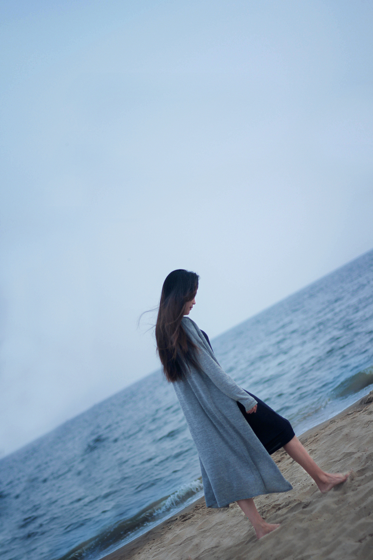 阴天海边（图ZOTI1NzA3NjQ=） - 人像摄影 - 站酷设计师青屿Max原创素材 - 站酷ZCOOL