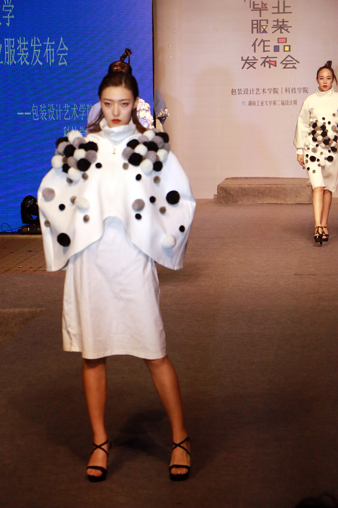 #2018毕业展#湖南工业大学2018届毕业服装作品发布会（图ZMTE4MzA5MzAw） - 人文/纪实摄影 - 站酷设计师梁小样原创素材 - 站酷ZCOOL