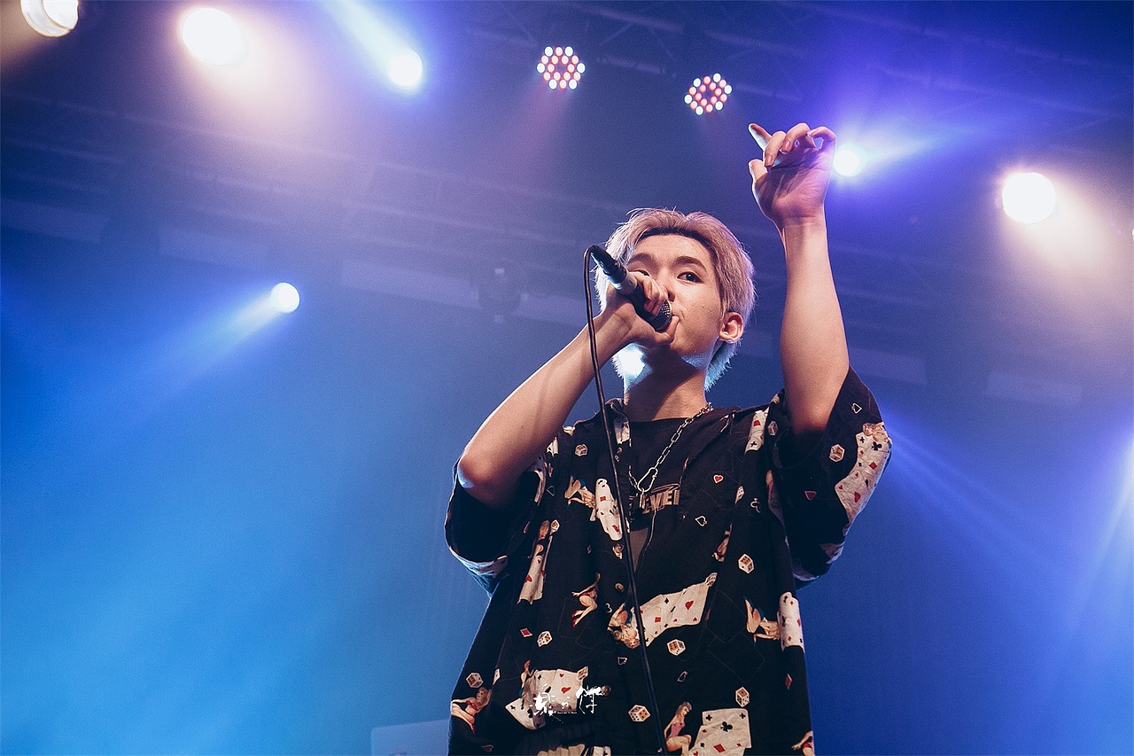 2018年 - 现场音乐LIVE演出 记录回顾（图ZMTQzMTUxMzAw） - 人像摄影 - 站酷设计师乐与饵原创素材 - 站酷ZCOOL