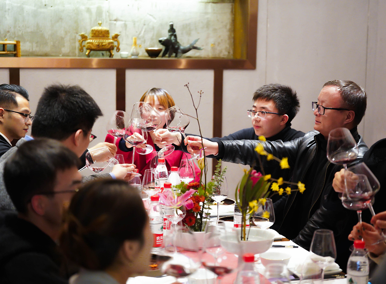 取墨摄影——红酒品鉴会现场拍摄（图ZMTQ0MTkzMjky） - 人像摄影 - 站酷设计师取墨文化原创素材 - 站酷ZCOOL