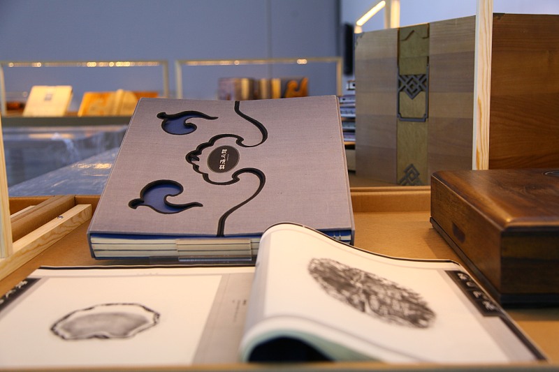 吕敬人设计的作品从另一个侧面可以反映出当代中国书籍设计进步的轨迹