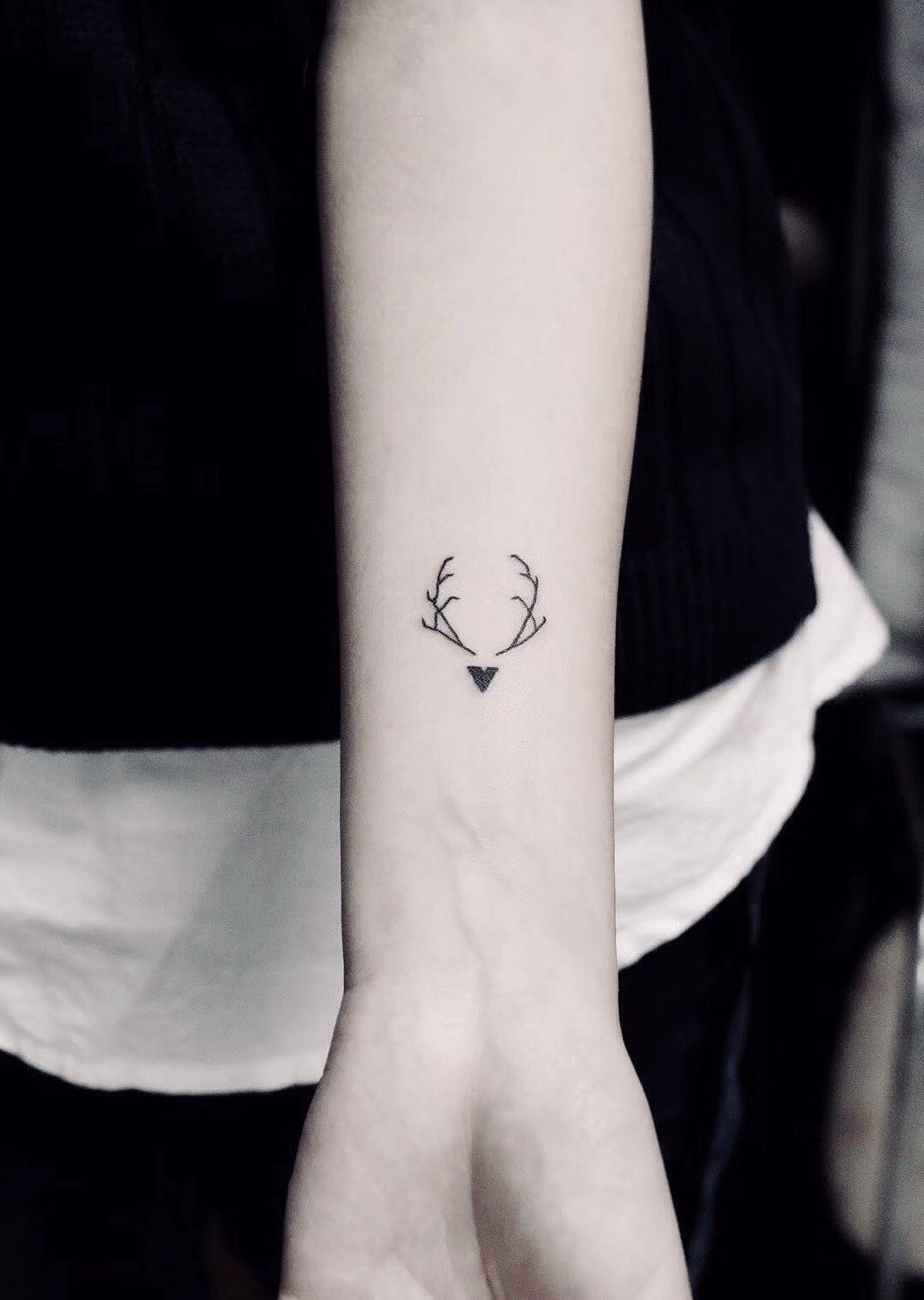 鹿角纹身、小图纹身、线条纹身、小清新纹身、个性纹身图案、塘主开运纹身