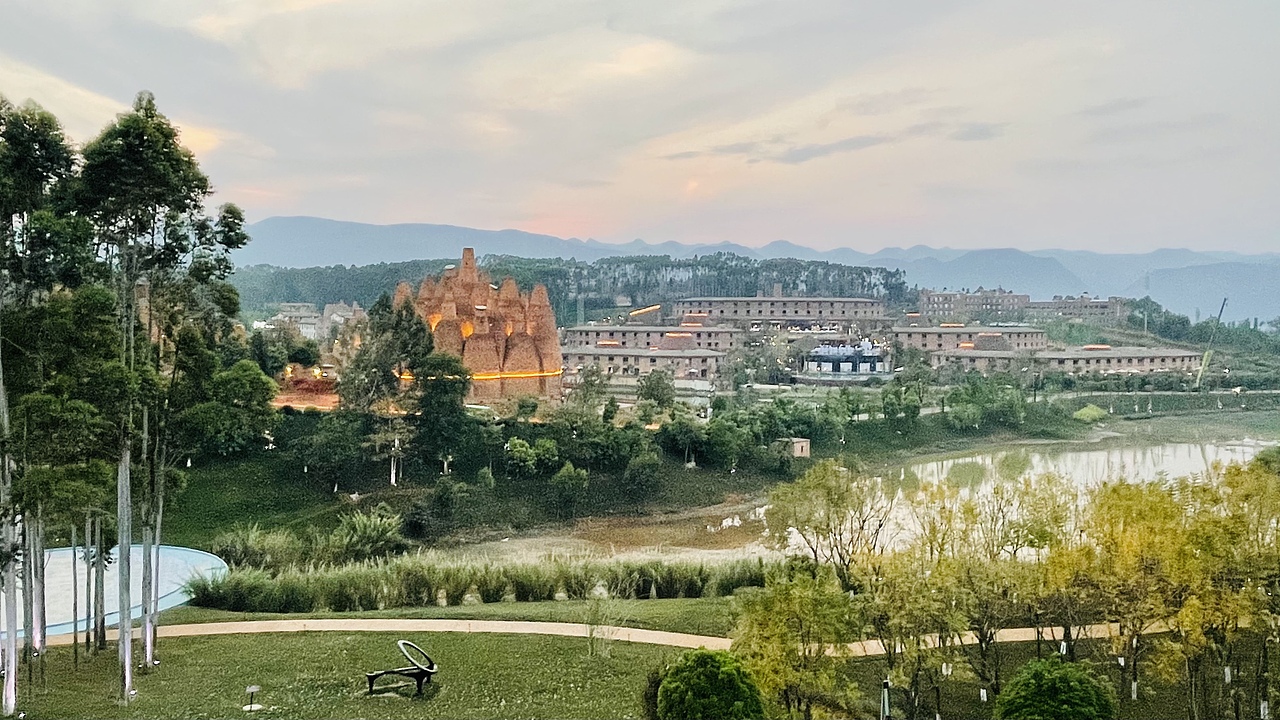 弥勒东风韵美景阁酒店