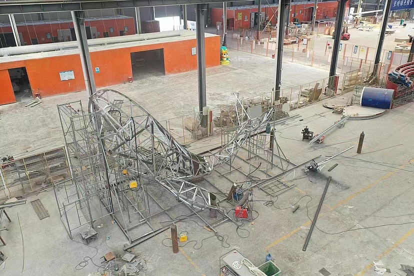 上海-不锈钢镜面镂空大鲸鱼制作过程展示（图ZMzQ2MjY4NzAw） - 雕塑 - 站酷设计师德森雕塑标识景观原创素材 - 站酷ZCOOL