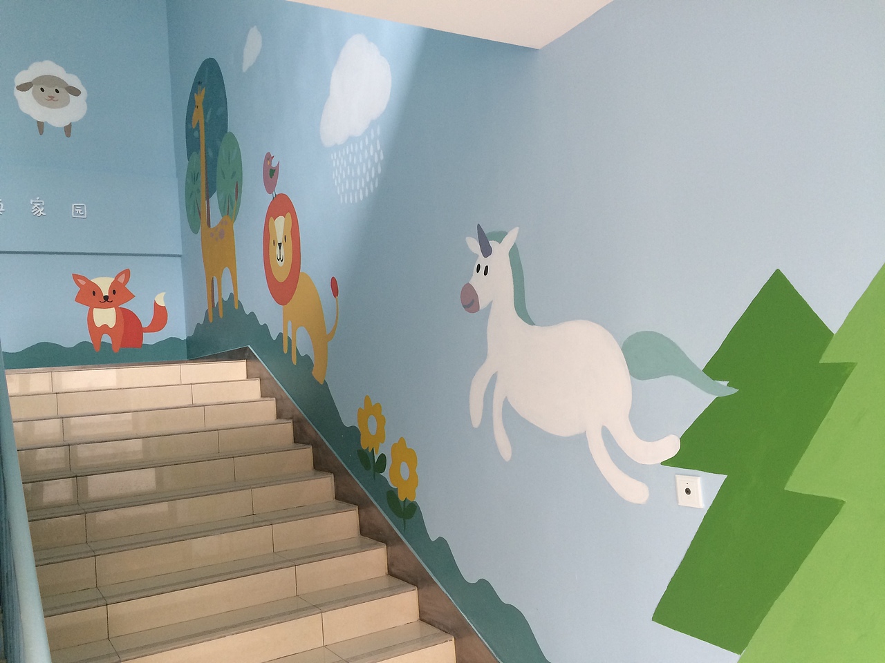 成都市幼教中心楼梯间进门