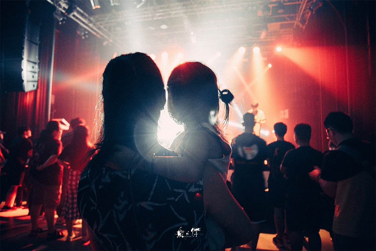 2018年 - 现场音乐LIVE演出 记录回顾（图ZMTQzMTUxMjQw） - 人像摄影 - 站酷设计师乐与饵原创素材 - 站酷ZCOOL