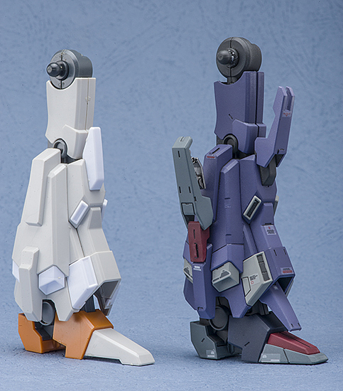 大腿和踝关节进行了加长,加长的胶板厚度同样为1.5mm,这样在变形弯折腿部时就不会产生误差,同时加上了Z高达和百万式MEGA炮的零件进行结合,将腿部做得更复杂,毕竟在设定里Z系机体的核熔炉是安置在小腿上的,所以腿部可算是Z系机体的重点。
