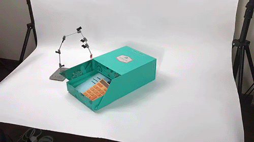 除了美味的月饼外,星巴克还在今年的礼盒里加入了很多创意。每一款礼盒都可以通过简单的DIY变身时髦居家办公装置,在中秋节后拥有“二次生命”,为环保助力。