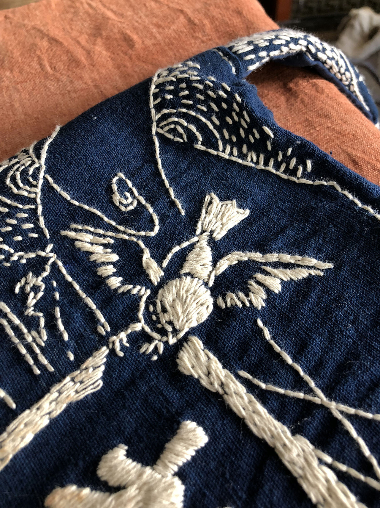 植物染蓝染纯手工原创刺子绣刺绣包--桃花源系列