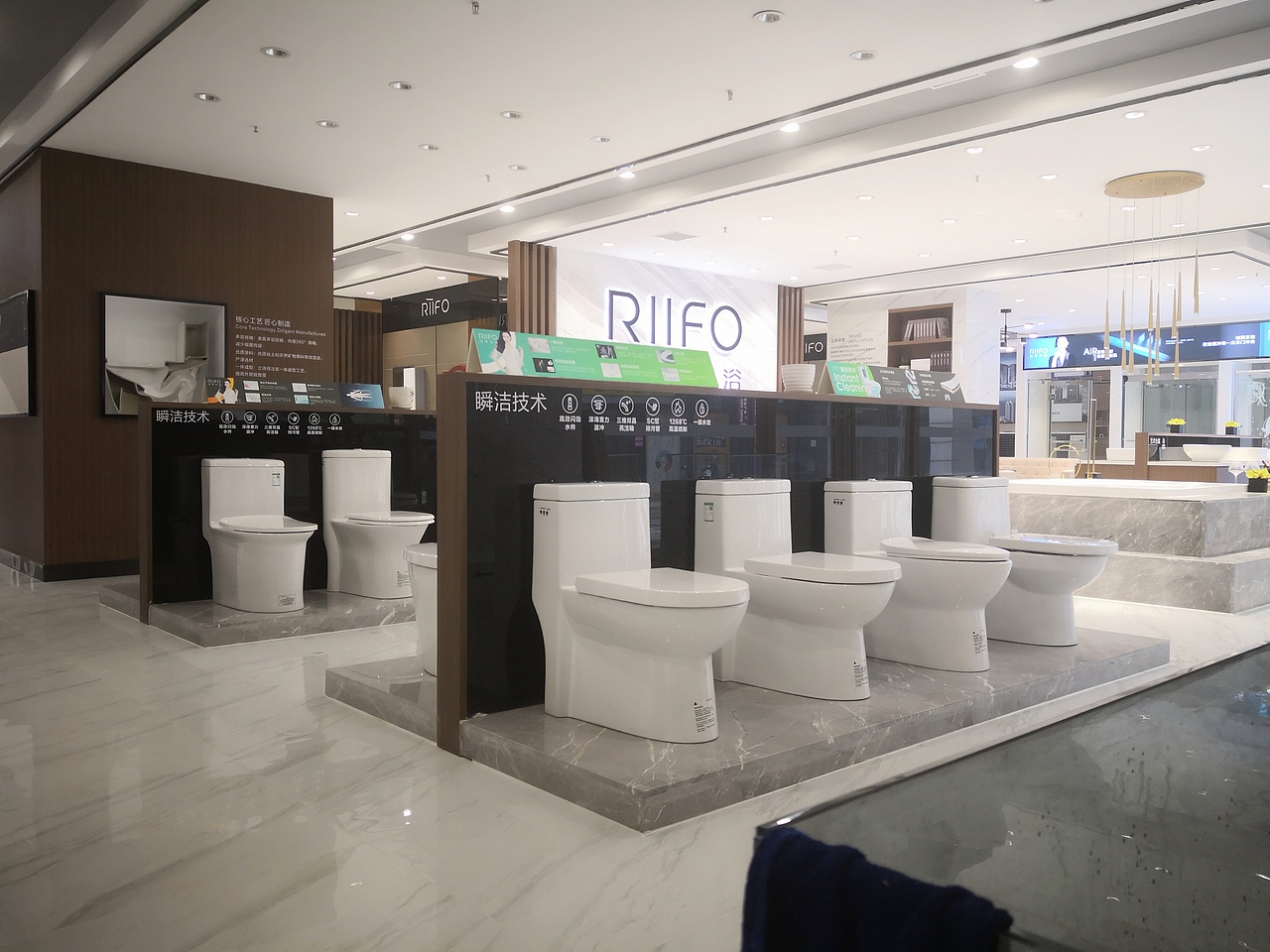 日丰卫浴专卖店(襄阳店)&卫浴门店实景摄影图