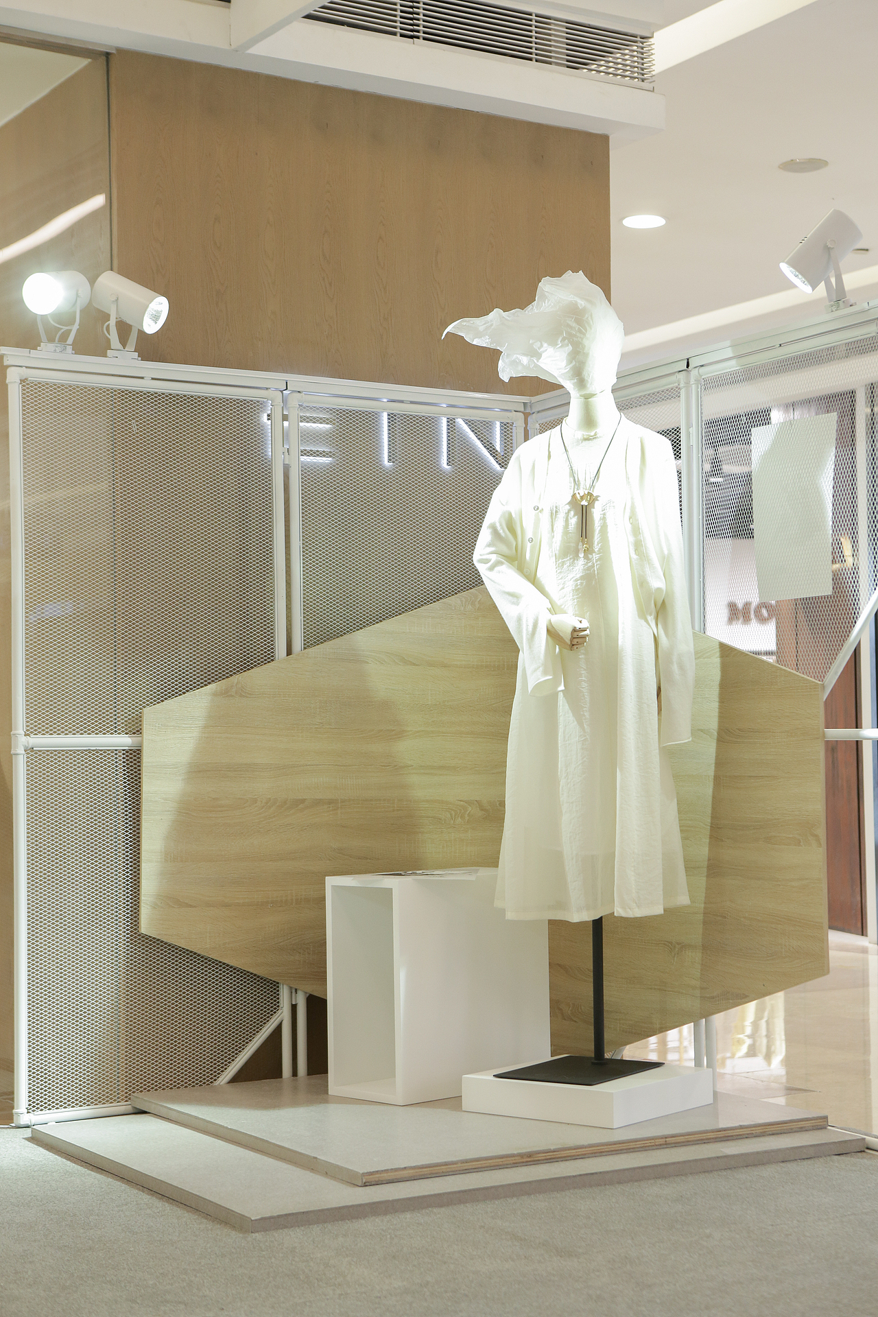 商场店铺门口静态展  服装展  艺术展深圳/室内设计师/5年前/889浏览