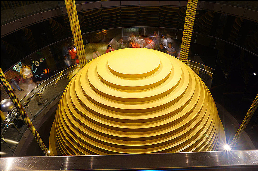  br>在中国第一个安装风阻尼器是台北的101大厦,台北的101大楼是在88