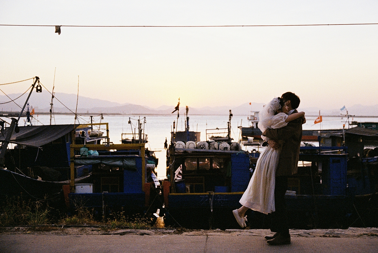 日落时亲吻，风起时相拥（图ZMjM1OTgzODQw） - 人像摄影 - 站酷设计师宏赟同学原创素材 - 站酷ZCOOL