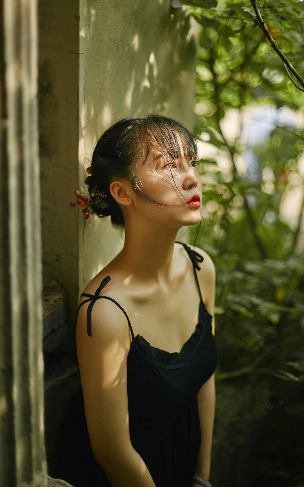 【迷霧古堡】我们之间,隔着十座山一片海,千场季风百次飞雪。我眸光中隐隐映出深浅,深深浅浅里,全都是你