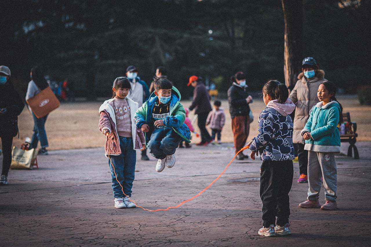 夕阳下的碧沙岗