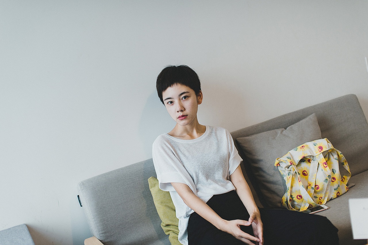 给女朋友拍照才是正经事（图ZNTgwOTgwMzY=） - 人像摄影 - 站酷设计师按快门的松狮原创素材 - 站酷ZCOOL