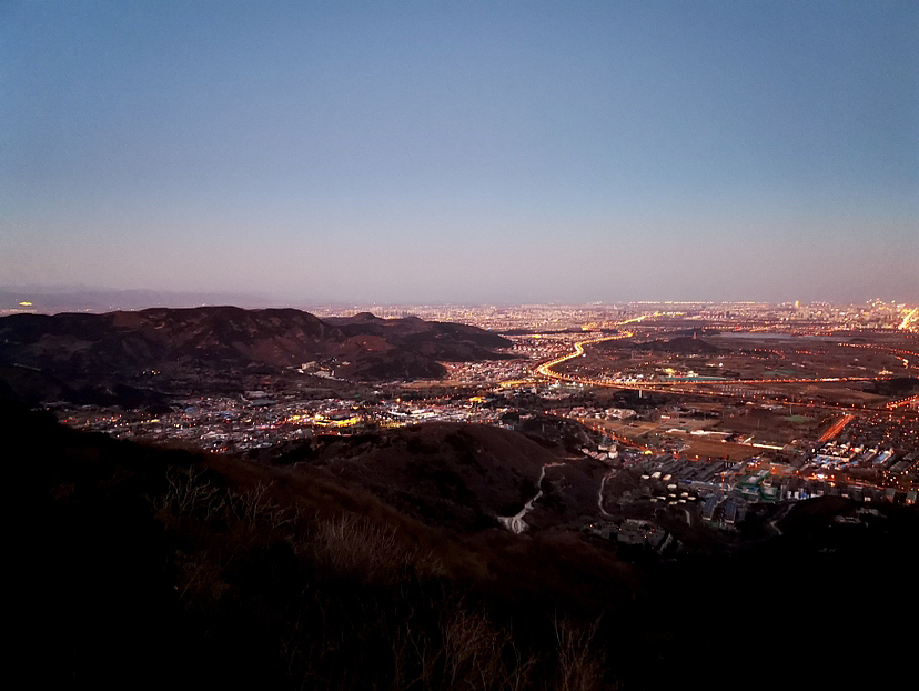 夜幕下的西山国家森林公园