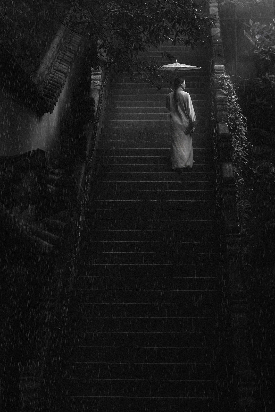 雨雾中的九华，只有背影（图ZMzY1ODg2NzU2） - 人像摄影 - 站酷设计师摄影师爱良安原创素材 - 站酷ZCOOL