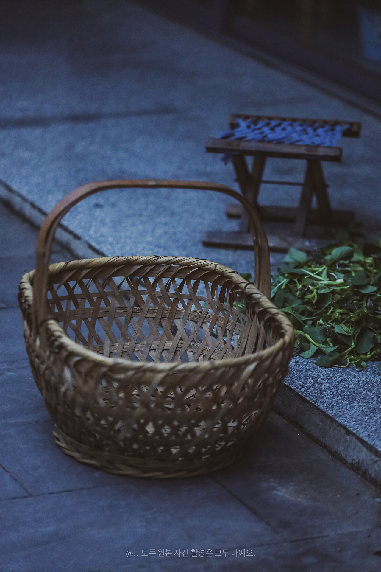 秋日田园：南瓜金辉与柿子红韵