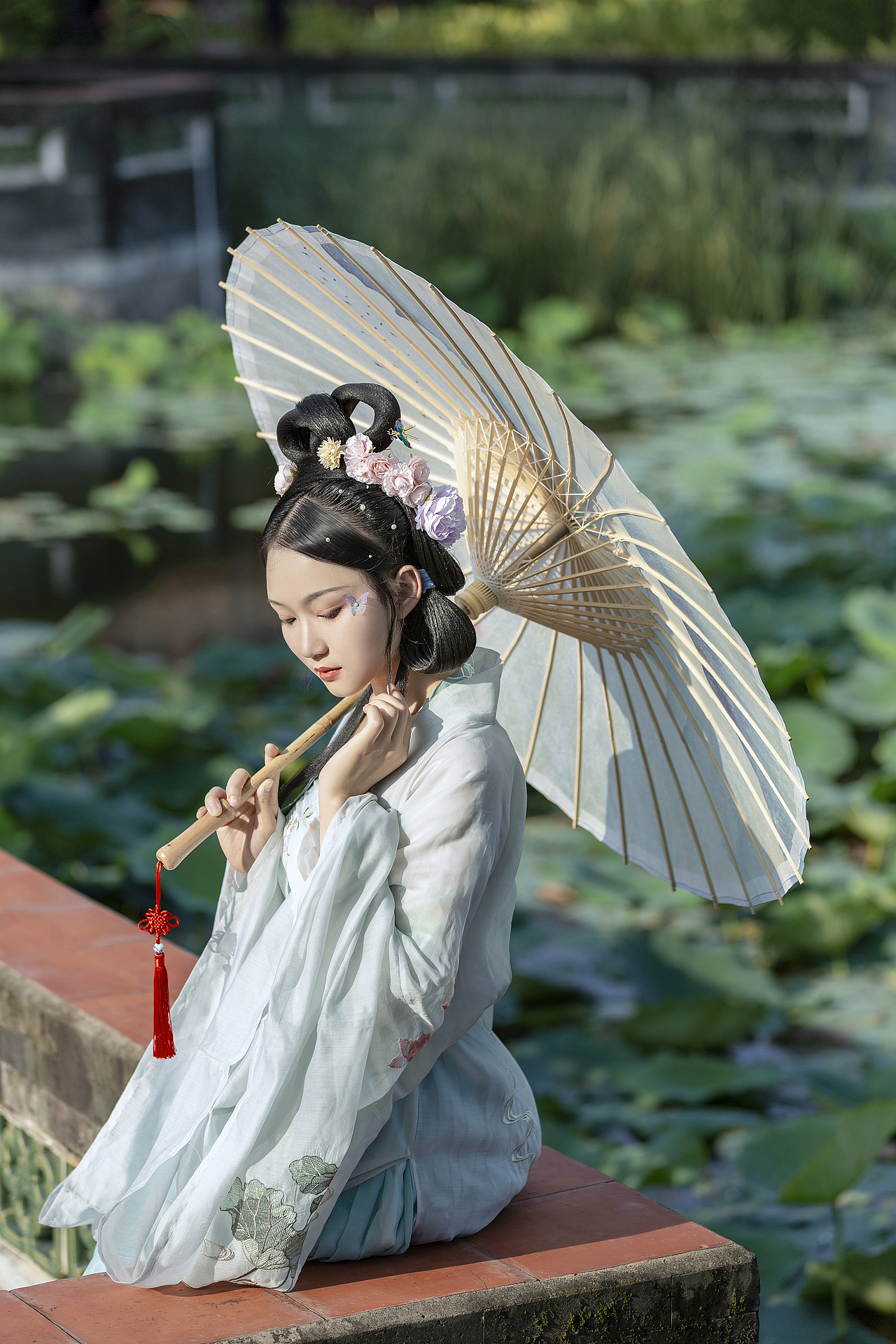荷花繁茂，盛夏时光（图ZMzExMDY4ODcy） - 人像摄影 - 站酷设计师PHOTO龐原创素材 - 站酷ZCOOL