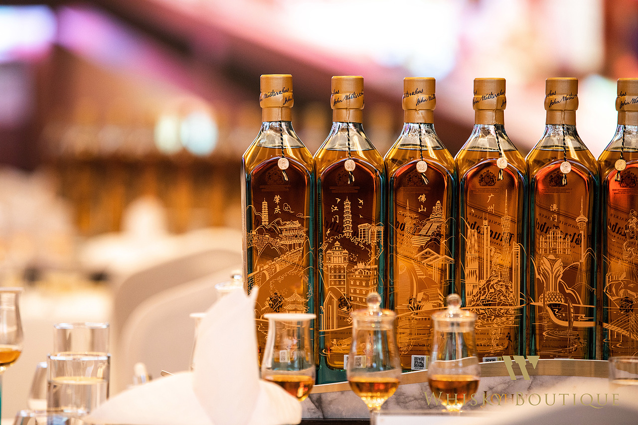 JOHNNIE WALKER尊尼获加 X 大湾区 蓝牌威士忌插画设计（图ZMTg3NjU3MzMy） - 包装 - 站酷设计师李耀辉TONG原创素材 - 站酷ZCOOL